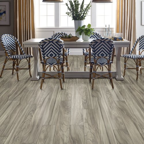 6 chairs to a tble on hardfloor - luckysevenscarpet